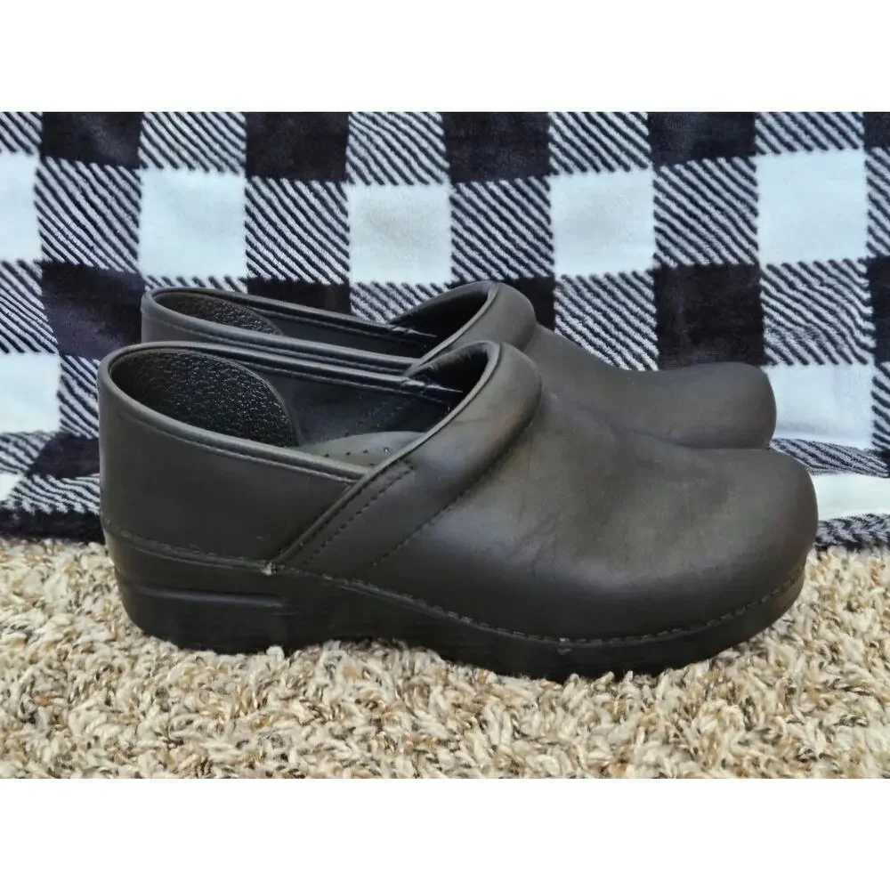 Dansko Black Professional Comfort Clogs Slip Resistant Women’s EU 39 US 8.5-9